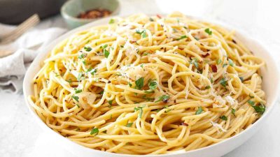 Artikel ini membahas secara detail mengenai cara membuat spaghetti Aglio e Olio yang bisa Anda coba buat sendiri di rumah.