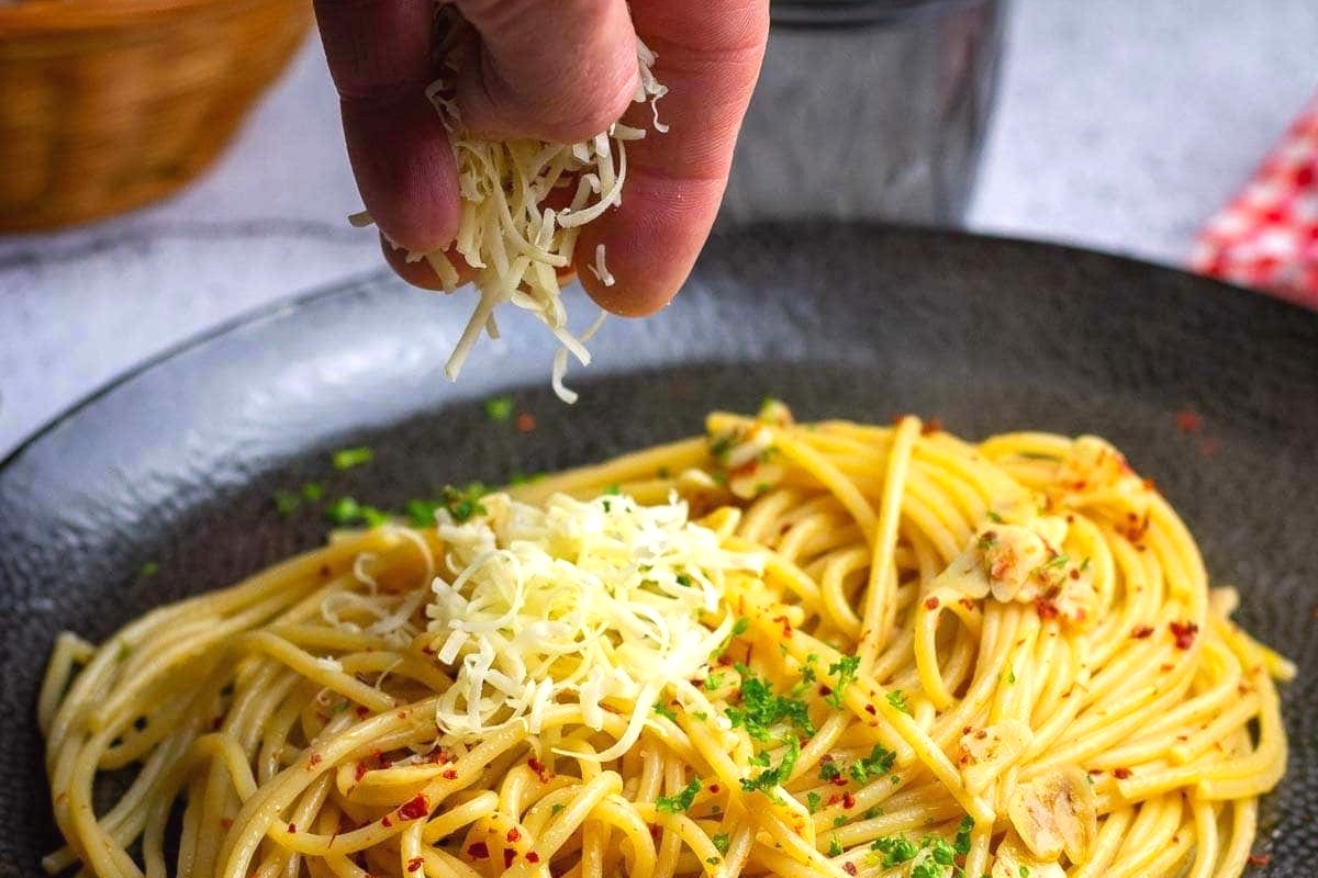 Cara membuat spaghetti Aglio e Olio yang bisa Anda coba buat sendiri di rumah.