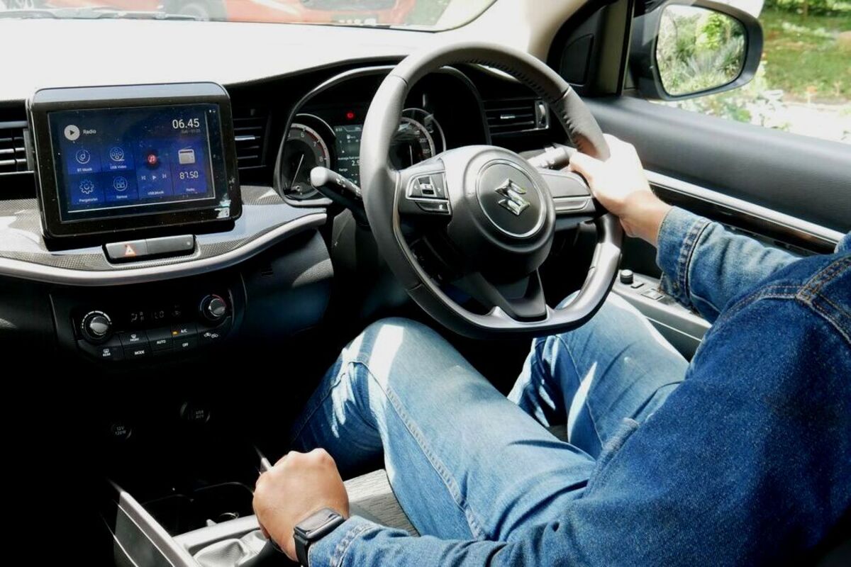 Mengenai beberapa cara untuk mengemudikan mobil manual yang harus diperhatikan terutama jika Anda adalah seorang pemula.