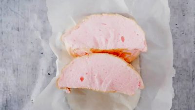 Pembahasan mengenai pengertian serta resep Cloud Bread yang viral di TikTok lengkap dengan cara membuatnya.