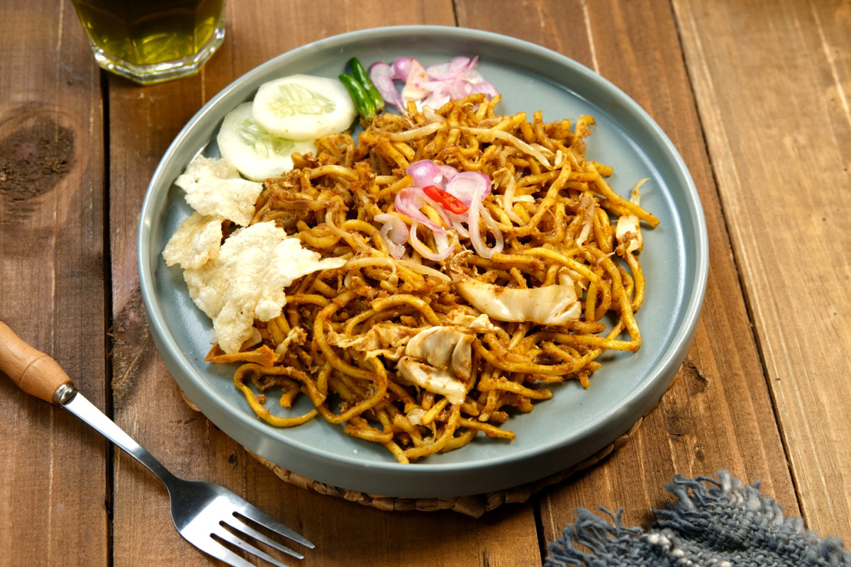 Mengenai resep mie Aceh goreng dari ujung Sumatra lengkap dengan cara membuatnya yang dijamin bisa menemani petualangan kuliner Aceh-mu.
