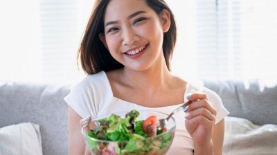 Artikel ini menjelaskan tentang beberapa alasan makan sehat wajib Anda terapkan mulai dari sekarang agar tubuh lebih bugar.