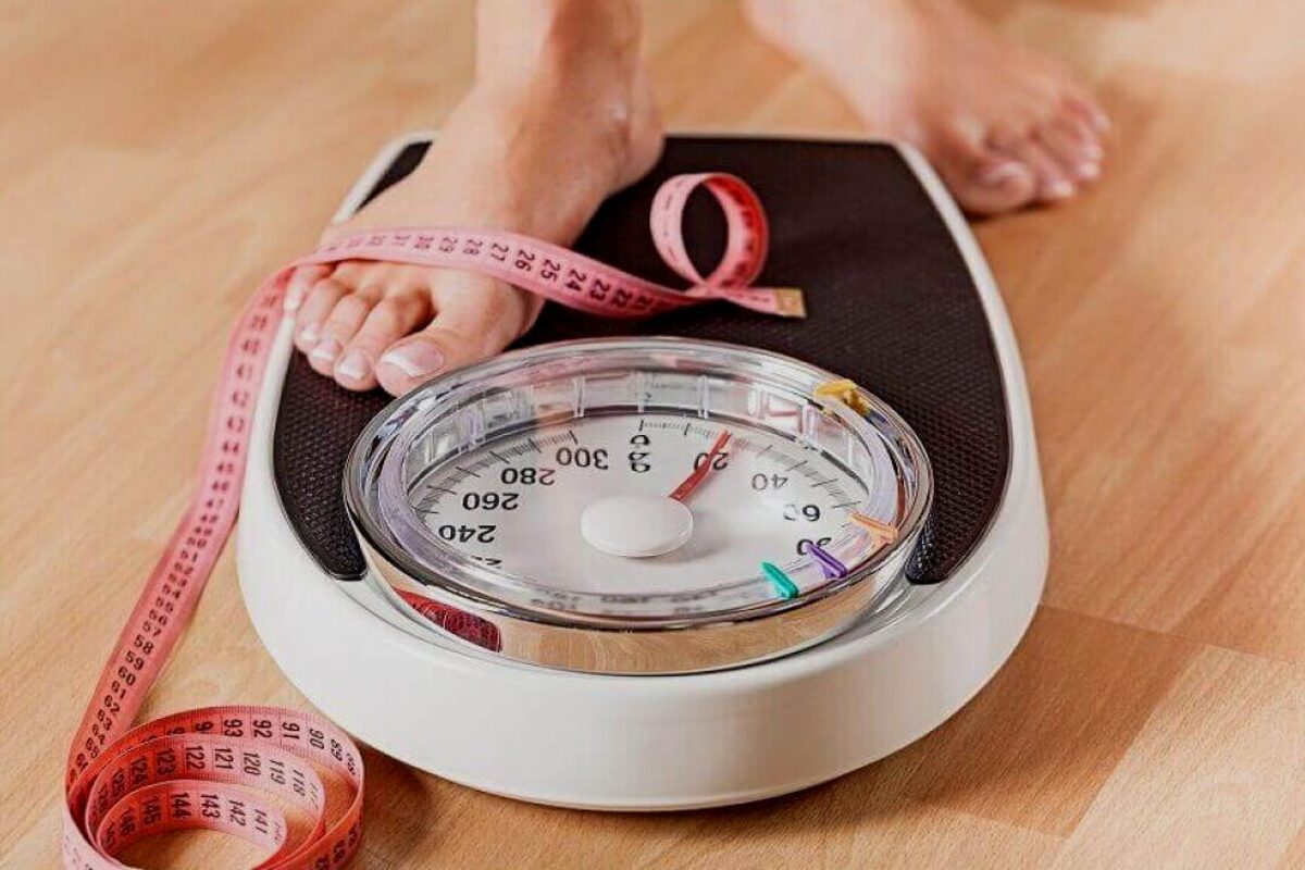 Salah satu alasan makan sehat wajib Anda terapkan mulai dari sekarang yaitu agar bisa mengatur berat badan Anda menjadi lebih ideal.