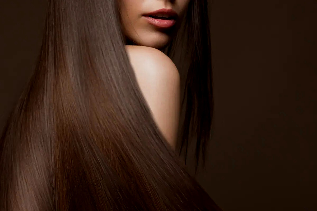 Beberapa cara meluruskan rambut yang bisa kalian lakukan secara alami di rumah bahkan untuk pemula sekalipun.