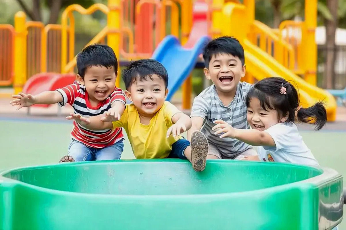 Beberapa cara mencegah miopia alias mata minus pada anak yang bisa orang tua lakukan sejak dini.