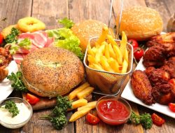 Artikel kali ini membahas mengenai beberapa dampak makanan cepat saji yang ternyata bisa berbahaya bagi tubuh.