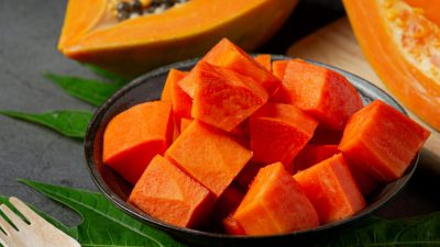 Beberapa manfaat makan pepaya secara rutin yang baik bagi kesehatan tubuh yang harus Anda pahami untuk hidup sehat.