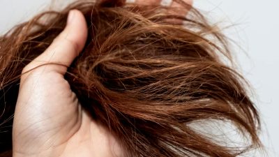 Beberapa hal penyebab rambut bercabang yang harus Anda pahami lengkap beserta cara untuk mencegah rambut bercabang.