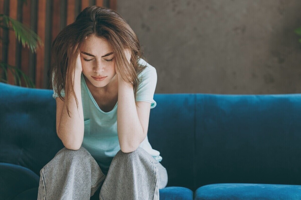 Artikel yang membahas mengenai beberapa tips mengurangi stres yang bisa kalian lakukan di rumah agar mood meningkat.