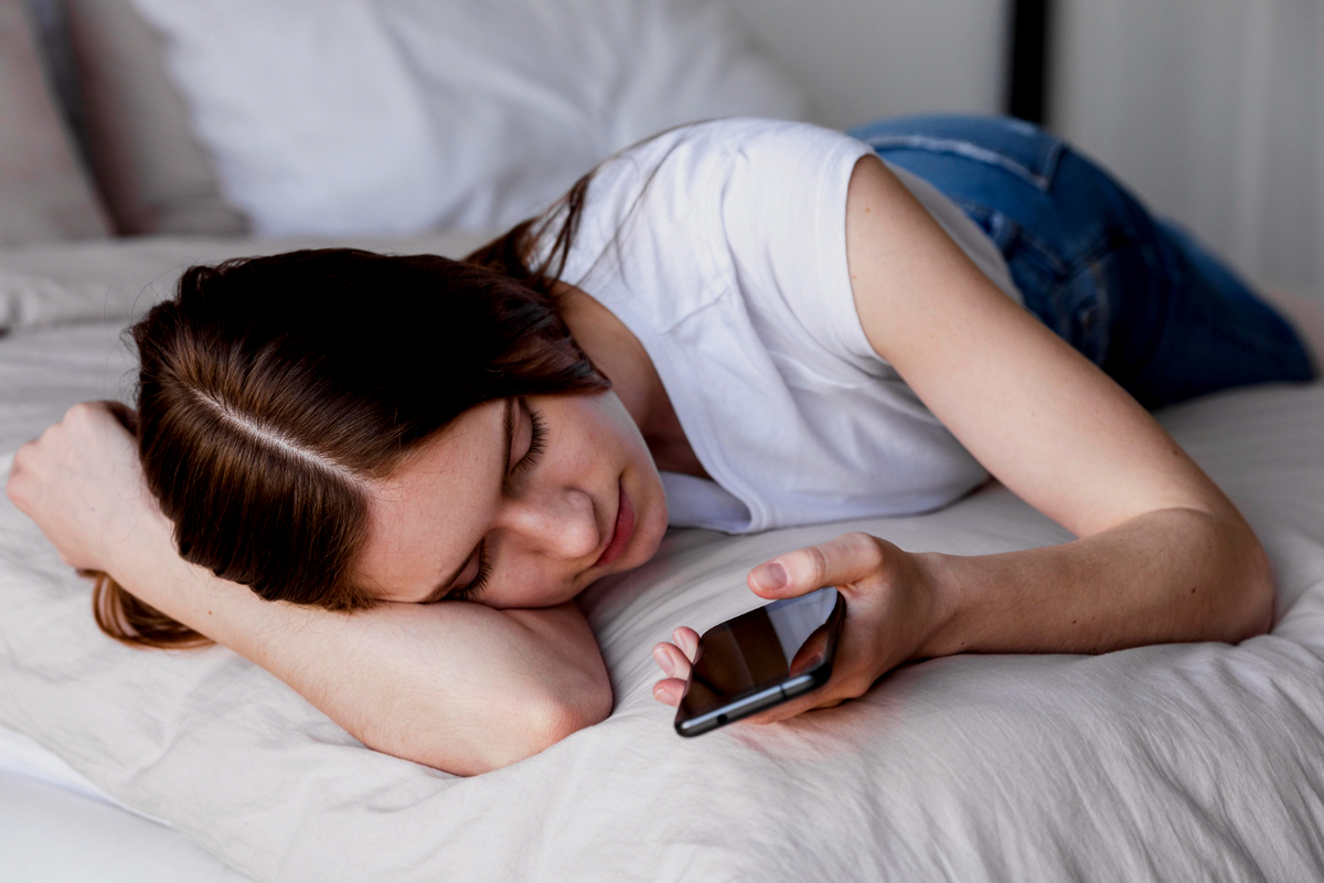 Beberapa cara introvert bahagia walaupun jarang keluar rumah.