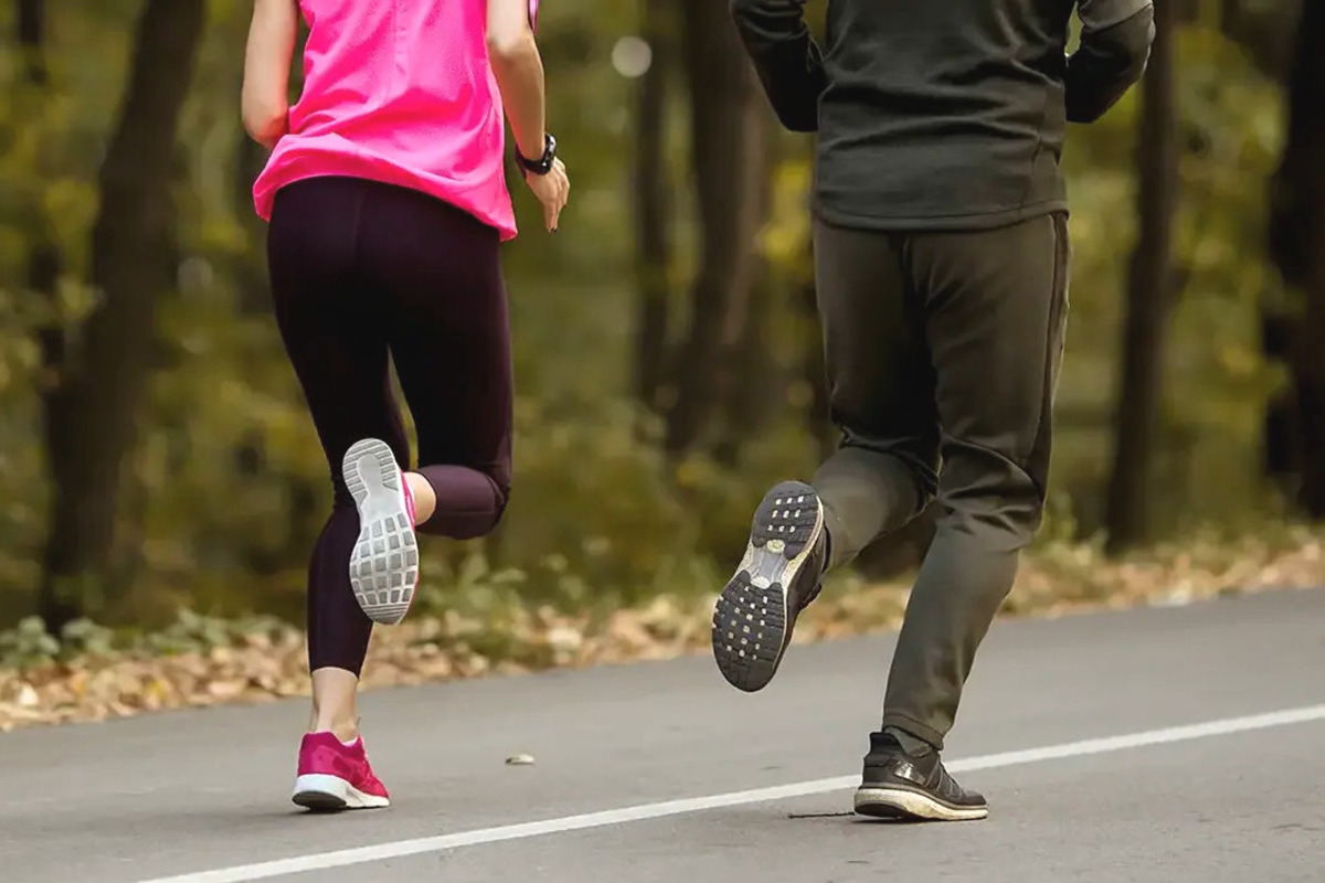 Contoh pendinginan setelah olahraga yaitu joging.