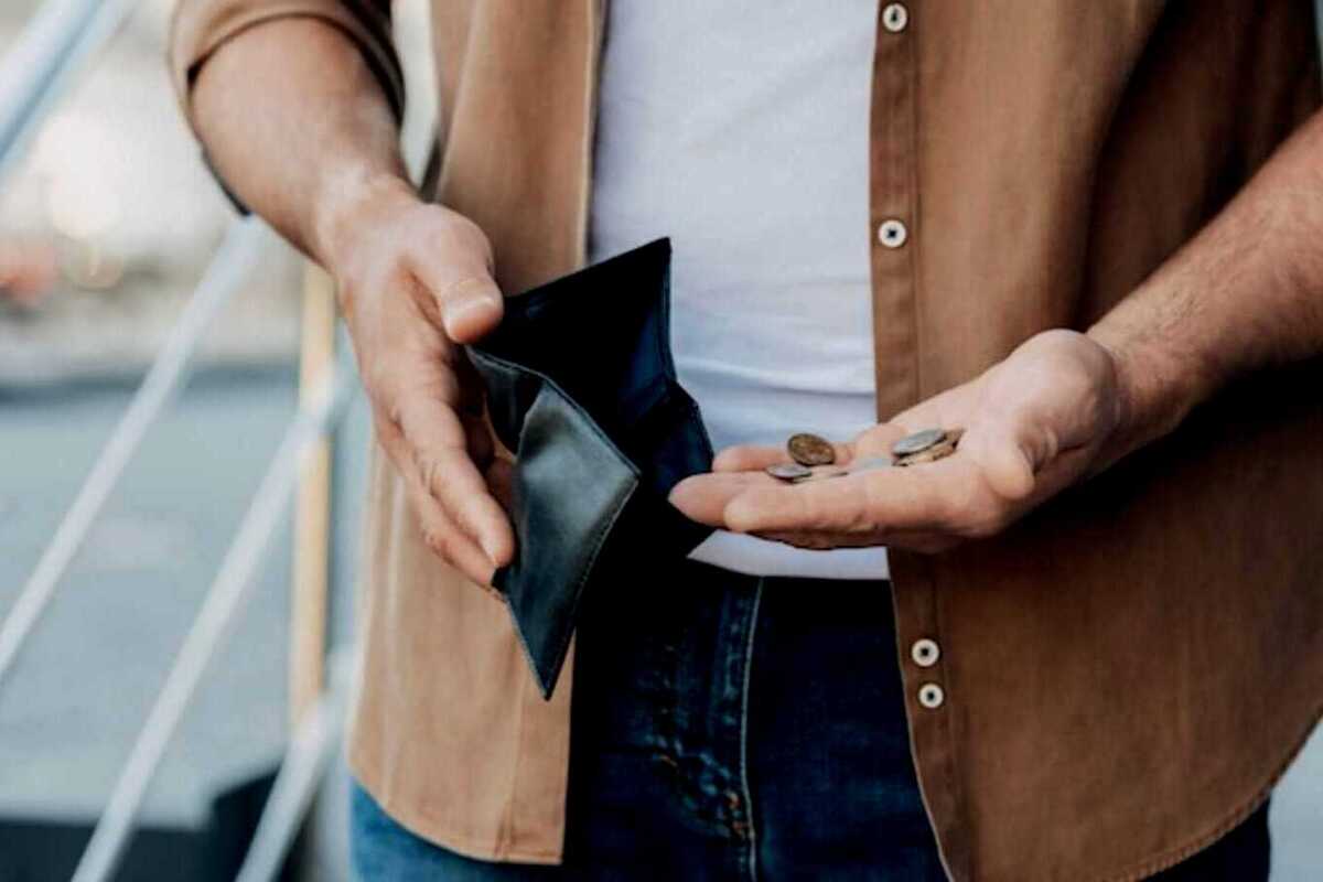 Dampak Negatif Gaya Hidup Boros - Resiko terlilit utang