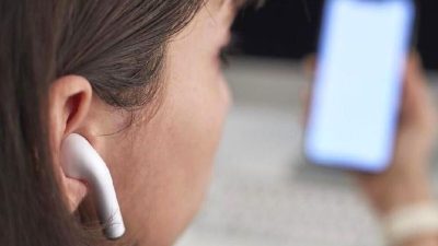 Artikel kali ini membahas mengenai beberapa efek samping penggunaan headphone yang dapat terjadi dalam jangka panjang.