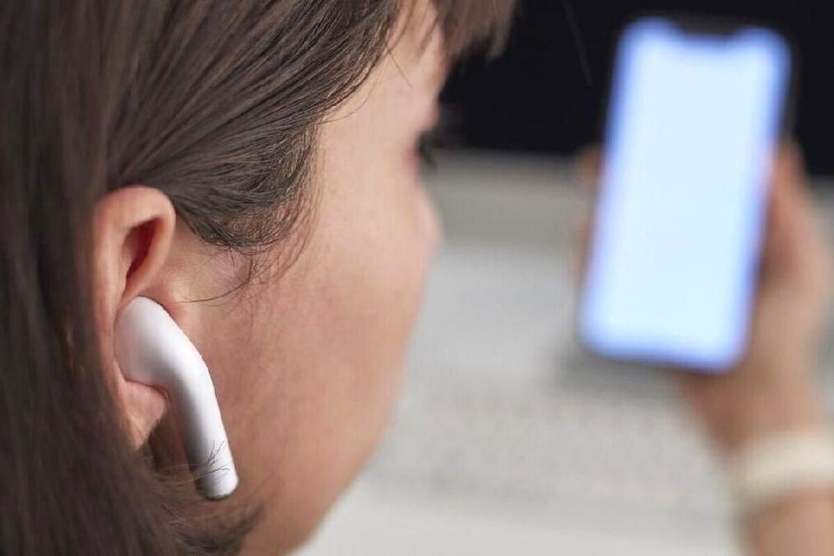 Artikel kali ini membahas mengenai beberapa efek samping penggunaan headphone yang dapat terjadi dalam jangka panjang.