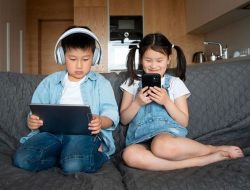 Artikel kali ini membahas mengenai beberapa manfaat video game yang ternyata baik untuk anak-anak selama dalam pengawasan orang tua.