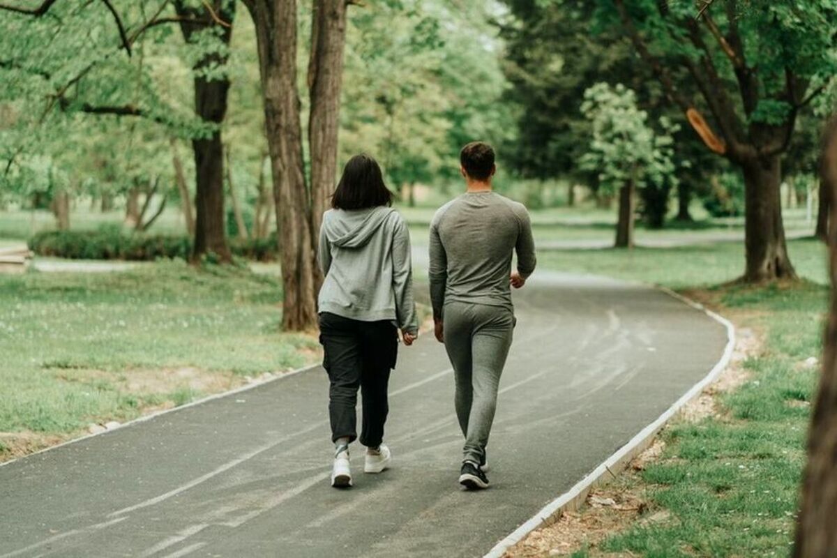 Artikel ini membahas mengenai beberapa rekomendasi olahraga yang cocok untuk dilakukan saat persiapan mendaki gunung terutama untuk pemula.
