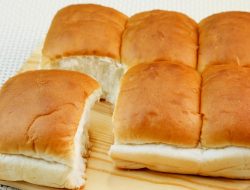 Artikel ini membahas mengenai resep roti homemade yang dijamin mudah untuk dilakukan bahkan oleh para pemula.