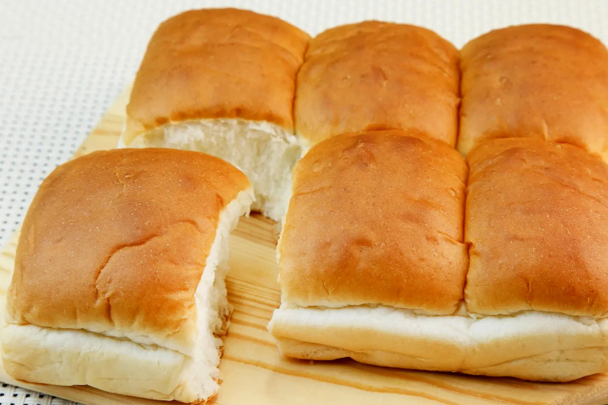 Artikel ini membahas mengenai resep roti homemade yang dijamin mudah untuk dilakukan bahkan oleh para pemula.