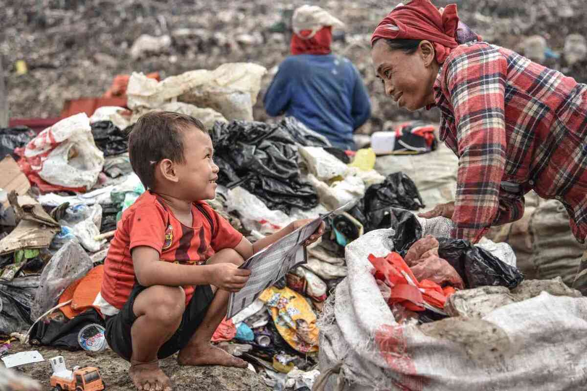 Dampak negatif sampah lainnya yaitu berpengaruh untuk kesehatan manusia.