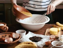 Artikel ini membahas mengenai beberapa tips baking penting yang sangat berguna dan harus dipelajari terutama oleh para pemula.
