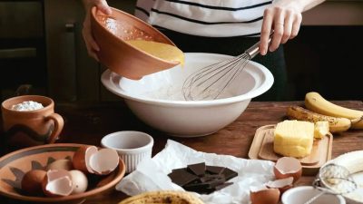 Artikel ini membahas mengenai beberapa tips baking penting yang sangat berguna dan harus dipelajari terutama oleh para pemula.