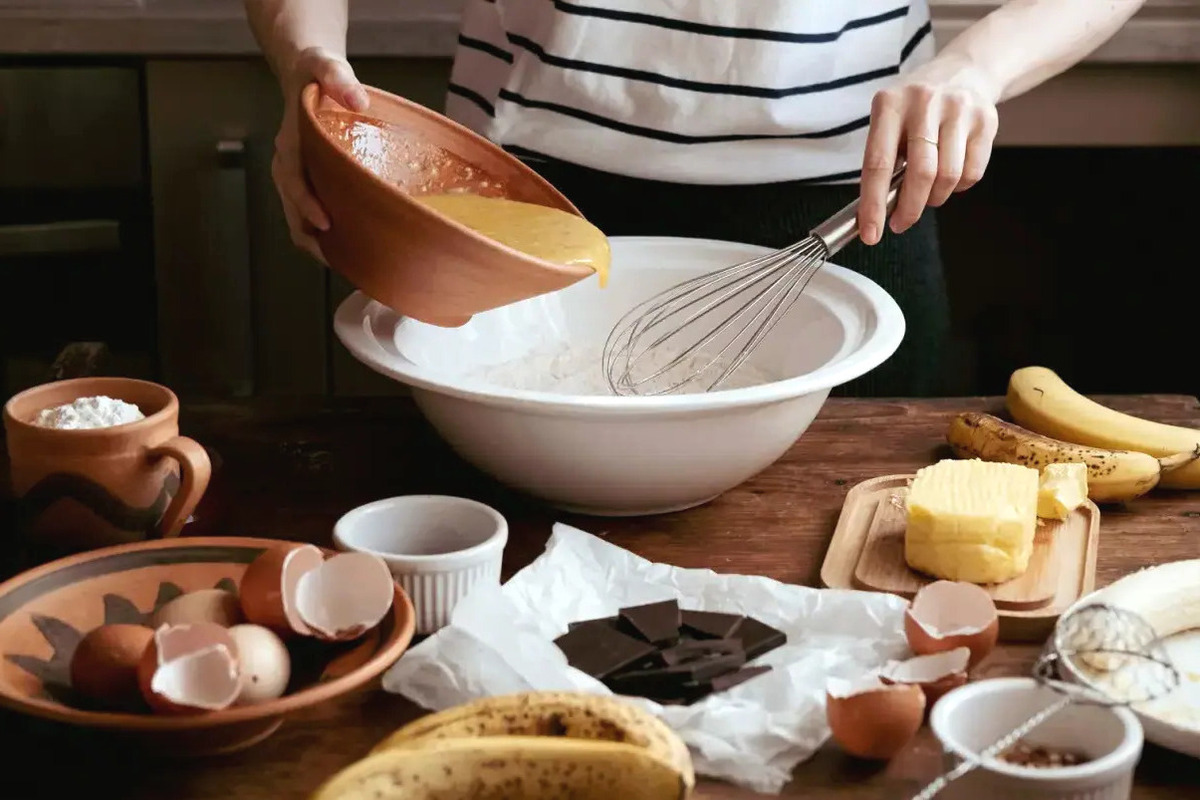 Artikel ini membahas mengenai beberapa tips baking penting yang sangat berguna dan harus dipelajari terutama oleh para pemula.
