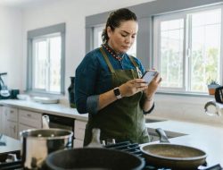 Artikel kali ini membahas mengenai beberapa tips memasak sederhana yang cocok di aplikasikan oleh para chef atau koki pemula.