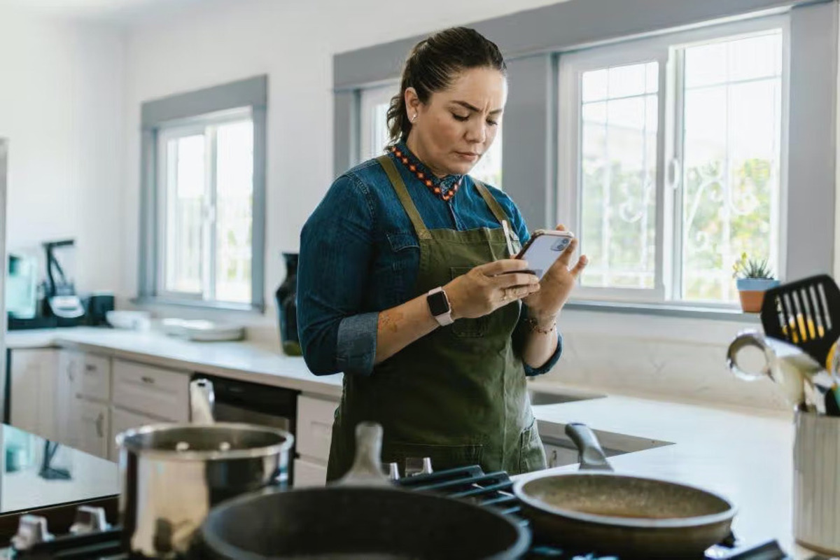 Artikel kali ini membahas mengenai beberapa tips memasak sederhana yang cocok di aplikasikan oleh para chef atau koki pemula.