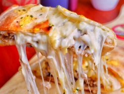 Artikel ini membahas mengenai beberapa jenis-jenis keju mozzarella yang ada di dunia.