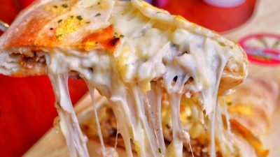 Artikel ini membahas mengenai beberapa jenis-jenis keju mozzarella yang ada di dunia.