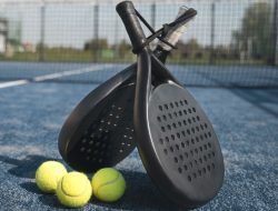 Artikel ini membahas mengenai beberapa manfaat bermain padel, olahraga yang sedang banyak digemari berbagai usia.