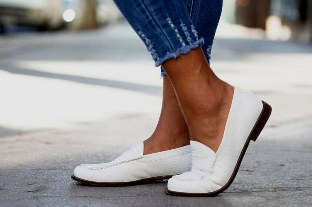 Artikel ini membahas mengenai beberapa manfaat mengenakan sepatu ringan setiap hari yang baik untuk Kesehatan kaki.