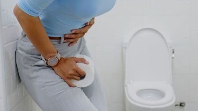 Artikel ini membahas mengenai beberapa bahaya menahan kencing terlalu lama yang harus Anda perhatikan demi kebaikan tubuh Anda.