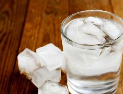 Artikel ini membahas mengenai tujuh bahaya minum air dingin langsung setelah makan yang perlu Anda waspadai.