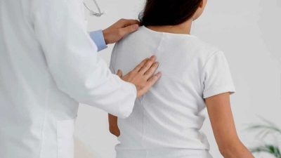 Artikel ini membahas mengenai beberapa tips dan cara memperbaiki postur tubuh yang harus Anda perhatikan dan lakukan.