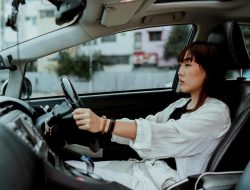 Artikel ini membahas mengenai beberapa kelebihan mobil matic lengkap beserta kekurangannya untuk pengemudi pemula pahami.