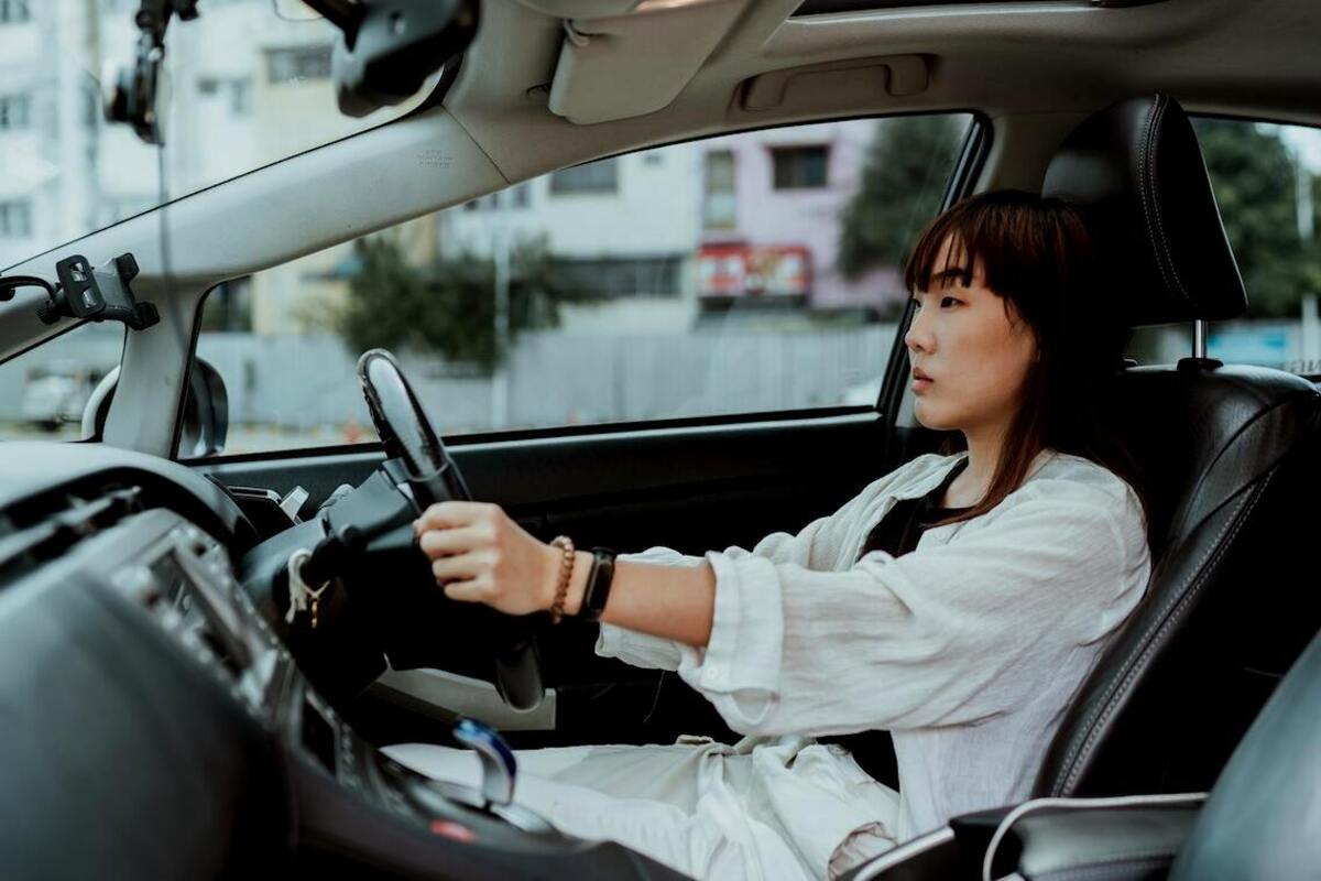 Artikel ini membahas mengenai beberapa kelebihan mobil matic lengkap beserta kekurangannya untuk pengemudi pemula pahami.