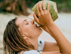 Artikel kali ini membahas mengenai beberapa manfaat air kelapa yang baik untuk kesehatan tubuh manusia.