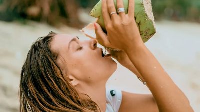 Artikel kali ini membahas mengenai beberapa manfaat air kelapa yang baik untuk kesehatan tubuh manusia.