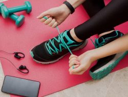 Pembahasan mengenai cara memilih alat olahraga rumahan yang akan Anda gunakan untuk membuat gym pribadi di rumah.