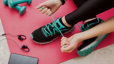 Pembahasan mengenai cara memilih alat olahraga rumahan yang akan Anda gunakan untuk membuat gym pribadi di rumah.