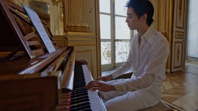 Artikel ini membahas mengenai beberapa tips latihan piano yang terbukti ampuh lengkap dengan kesalahan yang harus dihindari.