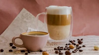 Perbedaan dari minuman cappuccino vs moccacino yang mungkin masih belum banyak orang ketahui terutama jika baru menyukai kopi.