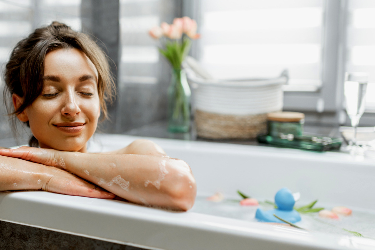 Artikel kali ini membahas mengenai beberapa manfaat mandi yang sangat baik untu menjaga kesehatan tubuh dan badan kita.