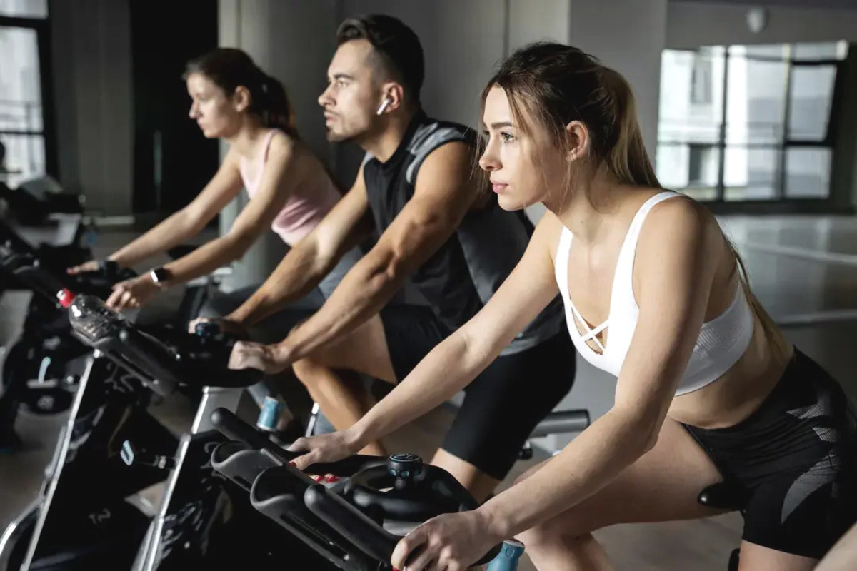 Artikel kali ini membahas mengenai beberapa tips dan cara untuk menyegarkan diri setelah olahraga tanpa mandi sebelum pulang kerumah.