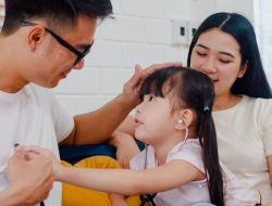 Artikel kali ini sangat penting untuk orang tua karena membahas mengenai perbedaan parenting pada orang tua Asia vs orang tua Barat.