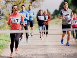 Artikel ini membahas mengenai beberapa tips mencegah cedera yang harus Anda lakukan sebelum half marathon.