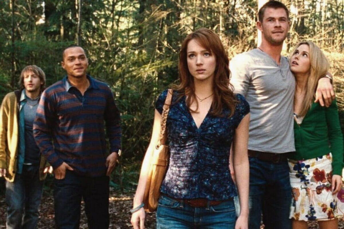 Pembahasan beberapa rekomendasi film horor komedi terbaik sepanjang masa yang harus Anda coba tonton bersama teman atau keluarga.