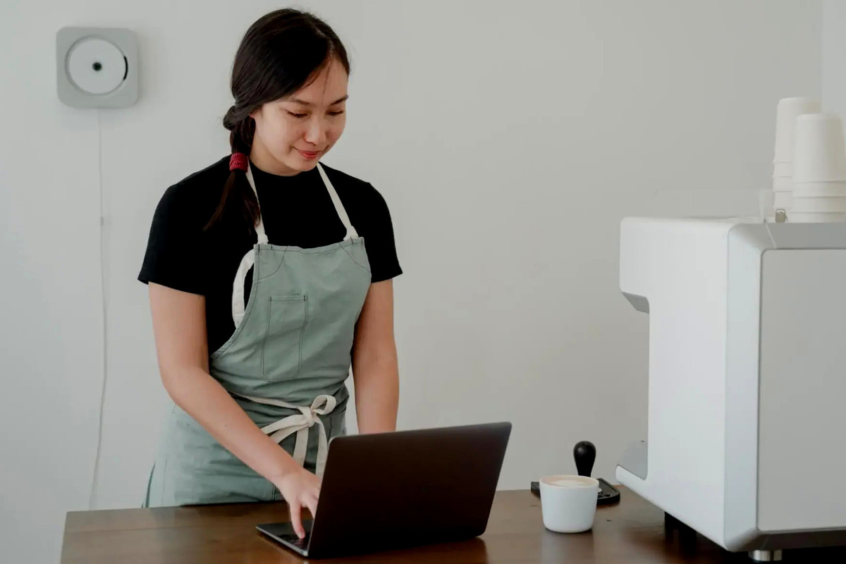 Artikel kali ini membahas mengenai beberapa manfaat bekerja paruh waktu bagi pelajar atau mahasiswa sambil kuliah.