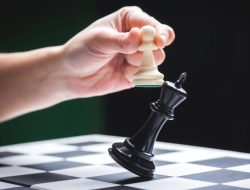 Artikel kali ini sangat menarik karena membahas mengenai beberapa manfaat bermain catur yang sangat baik untuk tubuh, otak, dan mental.